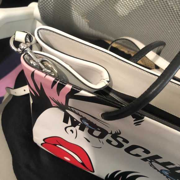 Moschinos square logo shopper tote - Picture 5 of 9